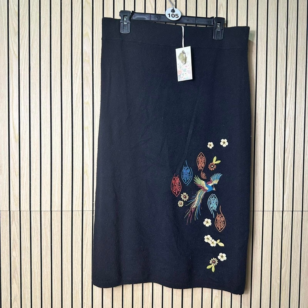 105 Johnny Was Embroidered Skirt Floral Bird *FLAW*‎ (Large, Black, NWT)